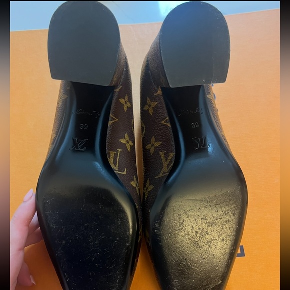 Louis Vuitton authentic monogram women shoes size US 8,5 -(39) with dust bags - Picture 7 of 7